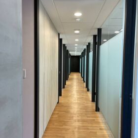 南京東路燙金門牌營業登記，可免費使用會議室