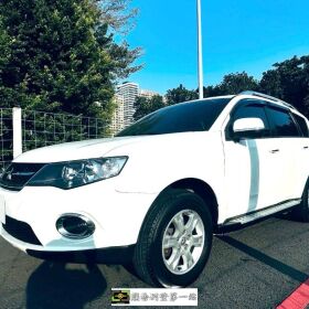 《鑫宏車業》已售出---二代小改款豪華型，出遊必選車 享受全家出遊的樂趣..